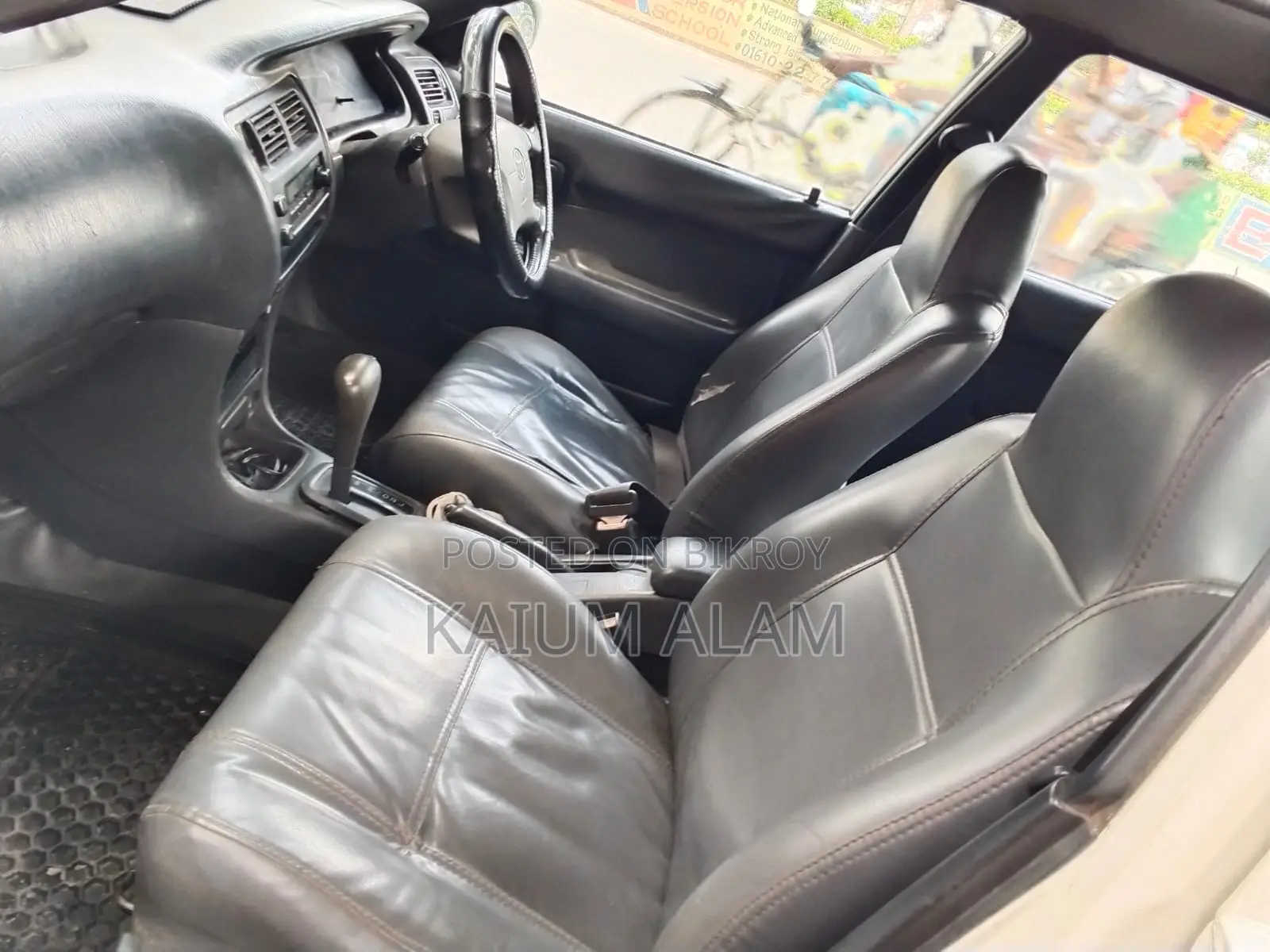 Toyota Corolla SE 2021 White