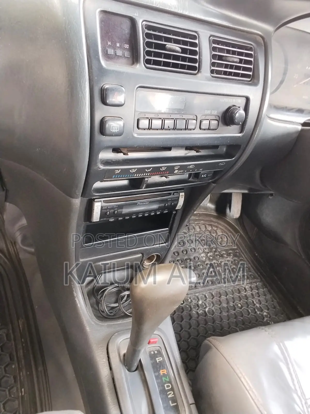 Toyota Corolla SE 2021 White