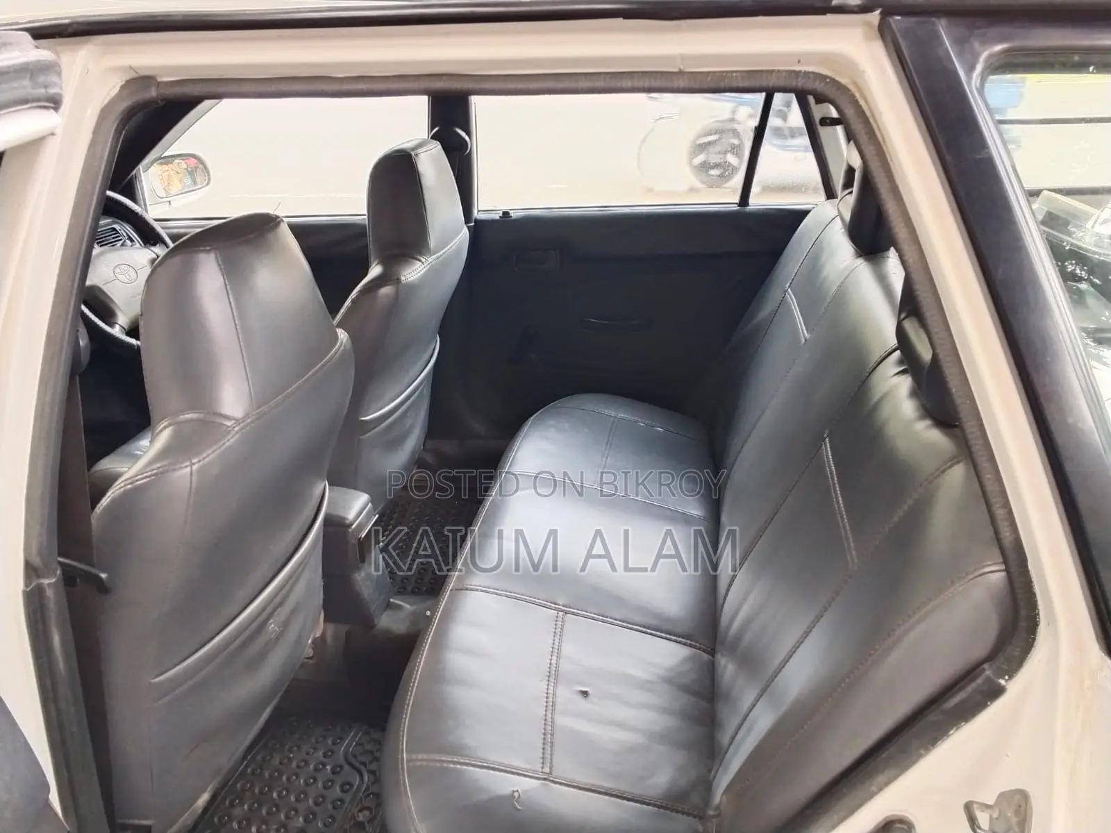 Toyota Corolla SE 2021 White