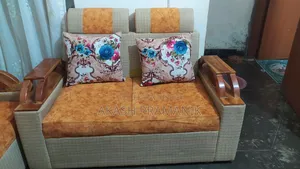 একটি ২+২+১সোফা বিক্রিয় করা হবে।