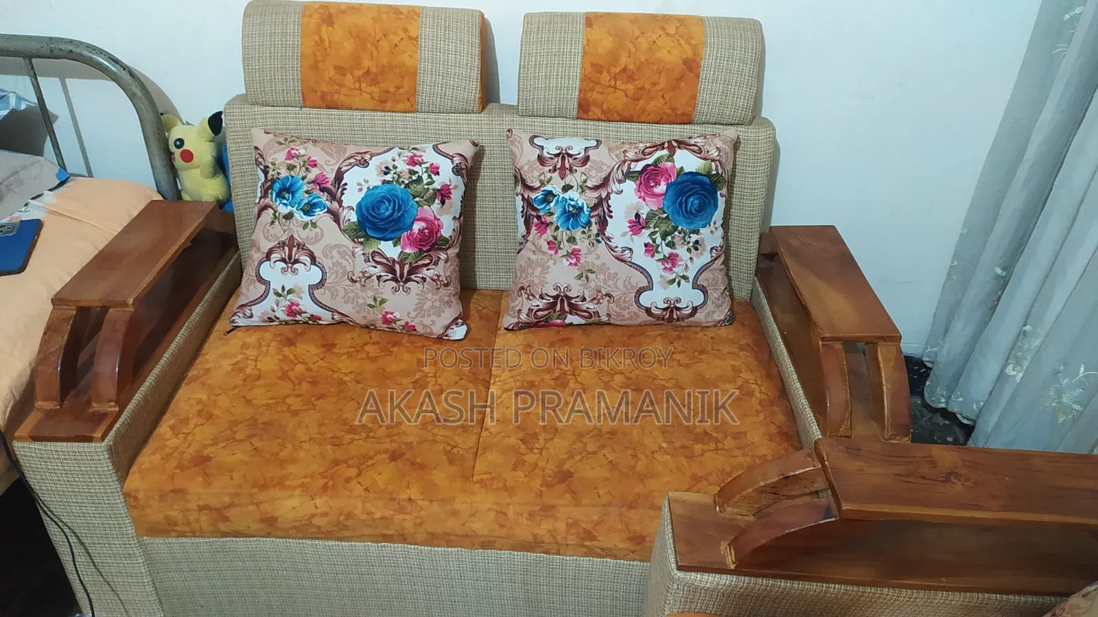 একটি ২+২+১সোফা বিক্রিয় করা হবে।