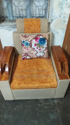 একটি ২+২+১সোফা বিক্রিয় করা হবে।