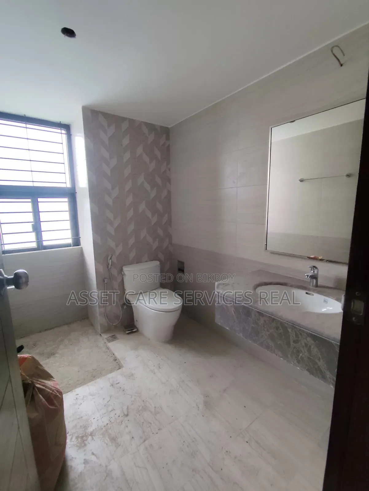4bdrm Apartment in Venture, Gulshan for Rent