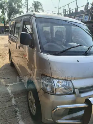 Toyota Noah 1.8 FWD Hybrid (7 Seater) 2014 Silver