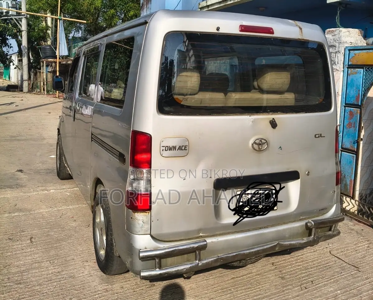 Toyota Noah 1.8 FWD Hybrid (7 Seater) 2014 Silver