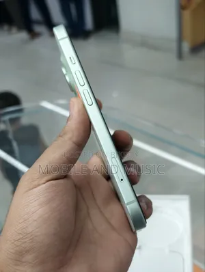 Apple iPhone 15 128 GB Green