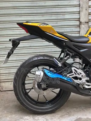 Yamaha R1 2024 Yellow