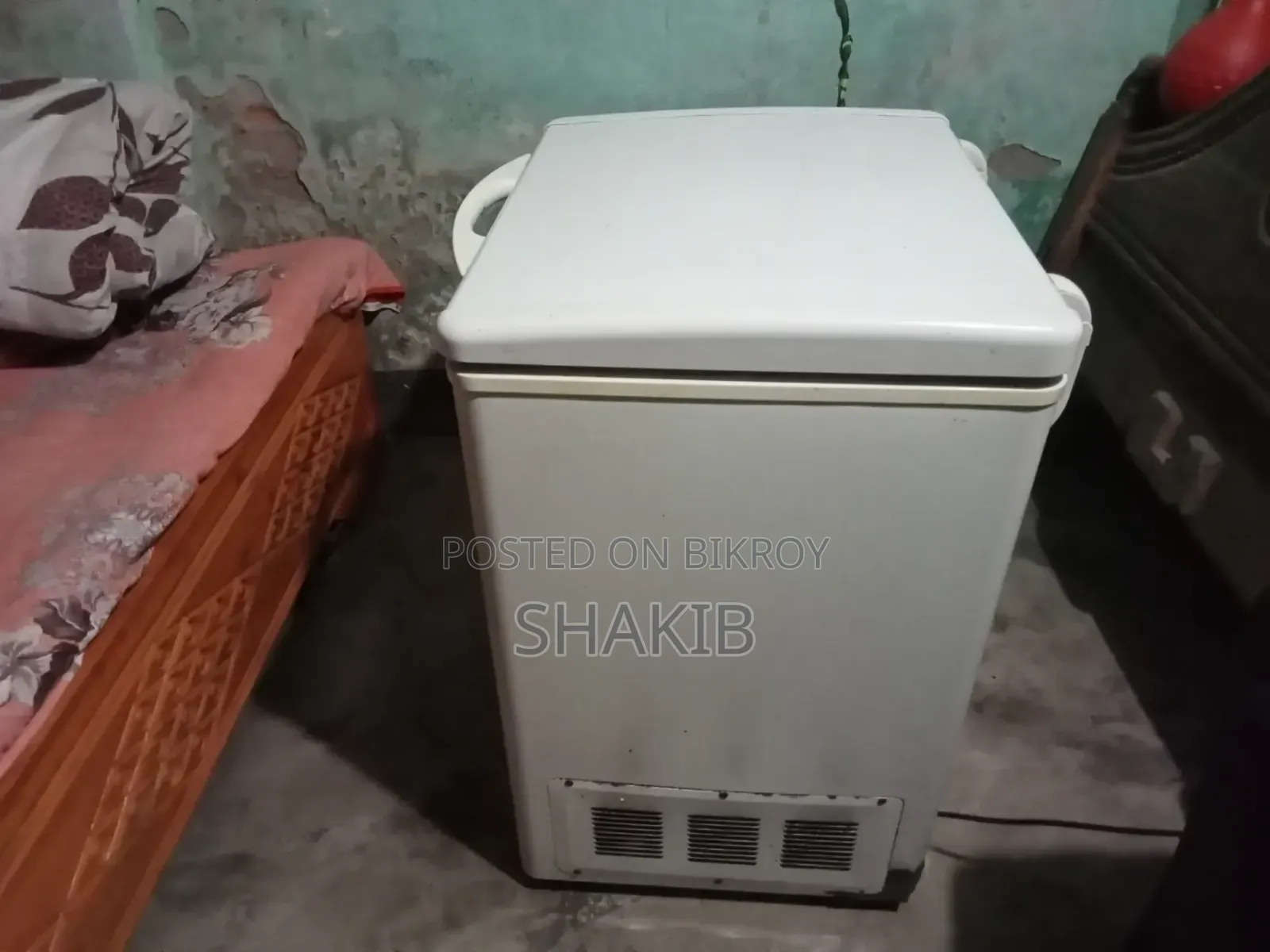 This is a 100-liter Singer Deep Fridge