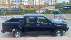 Nissan DoubleCab 2005 Purple