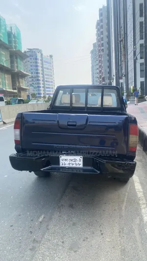 Nissan DoubleCab 2005 Purple