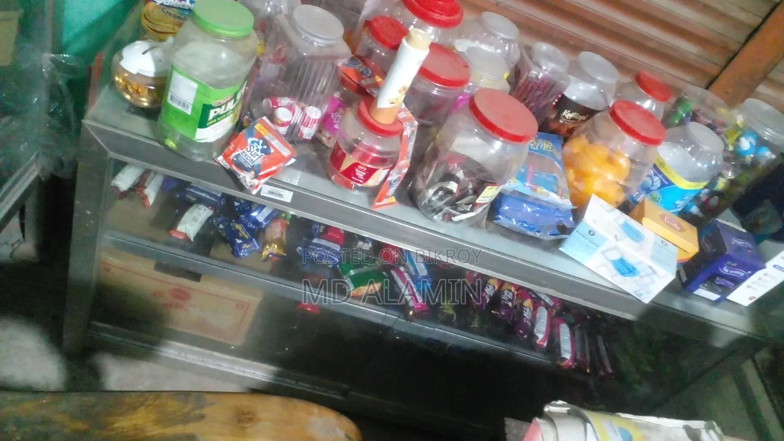 Grocery store inventory with aluminum showcase.