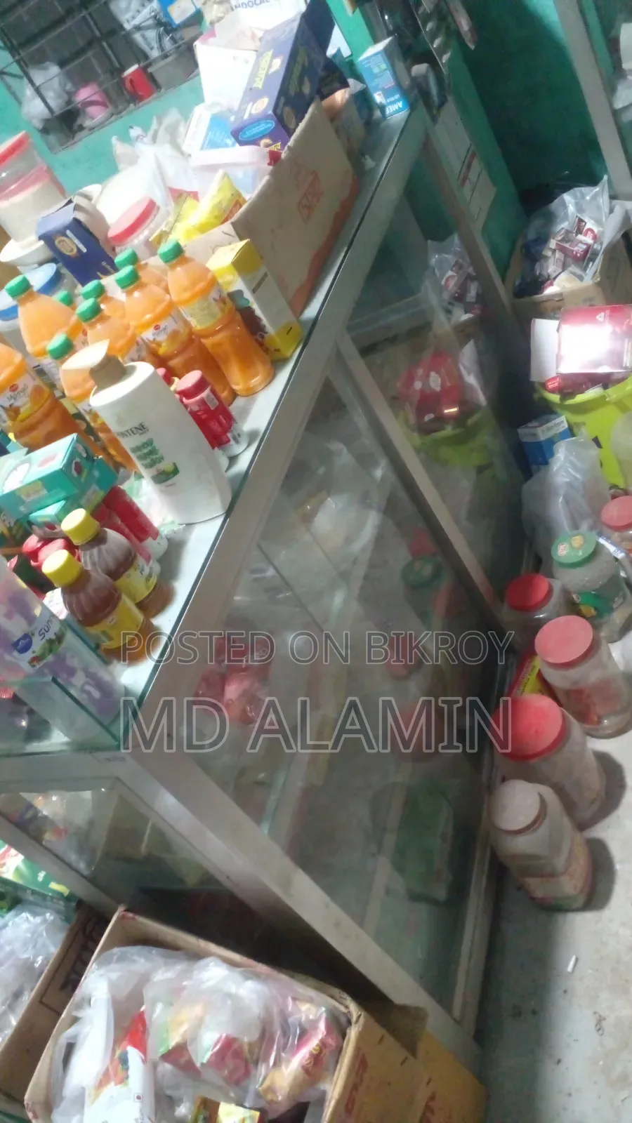 Grocery store inventory with aluminum showcase.