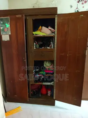 সেগুন কাঠের আলমারি