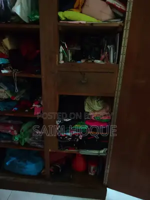 সেগুন কাঠের আলমারি