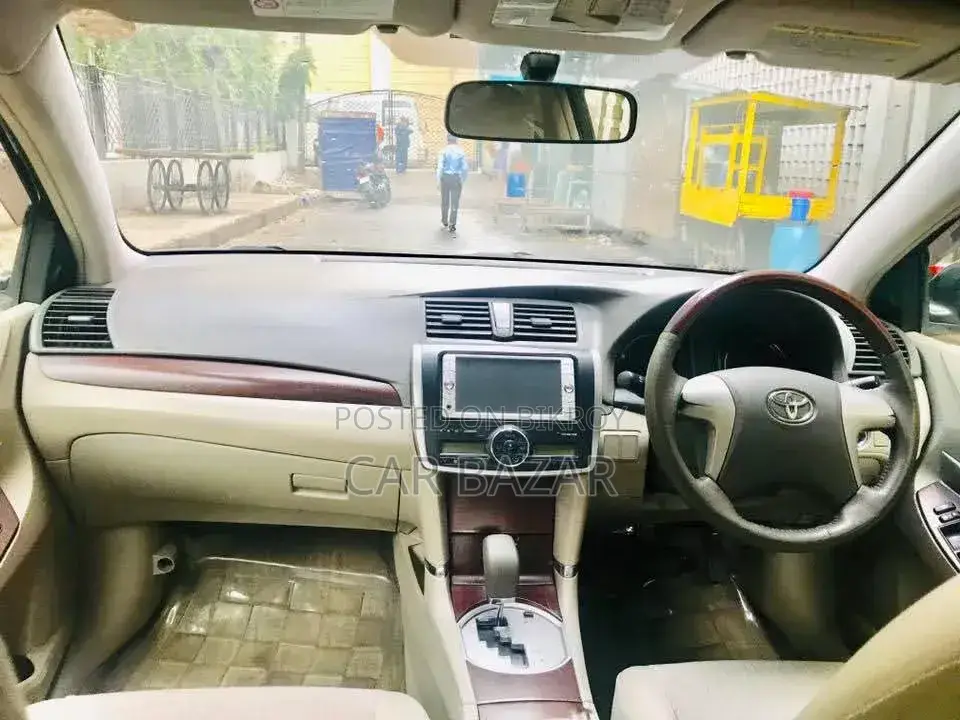 টয়োটা অ্যালিয়ন ২০১০ কালো