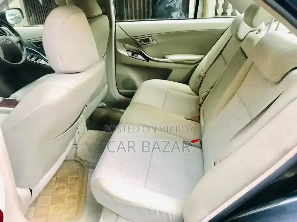 টয়োটা অ্যালিয়ন ২০১০ কালো