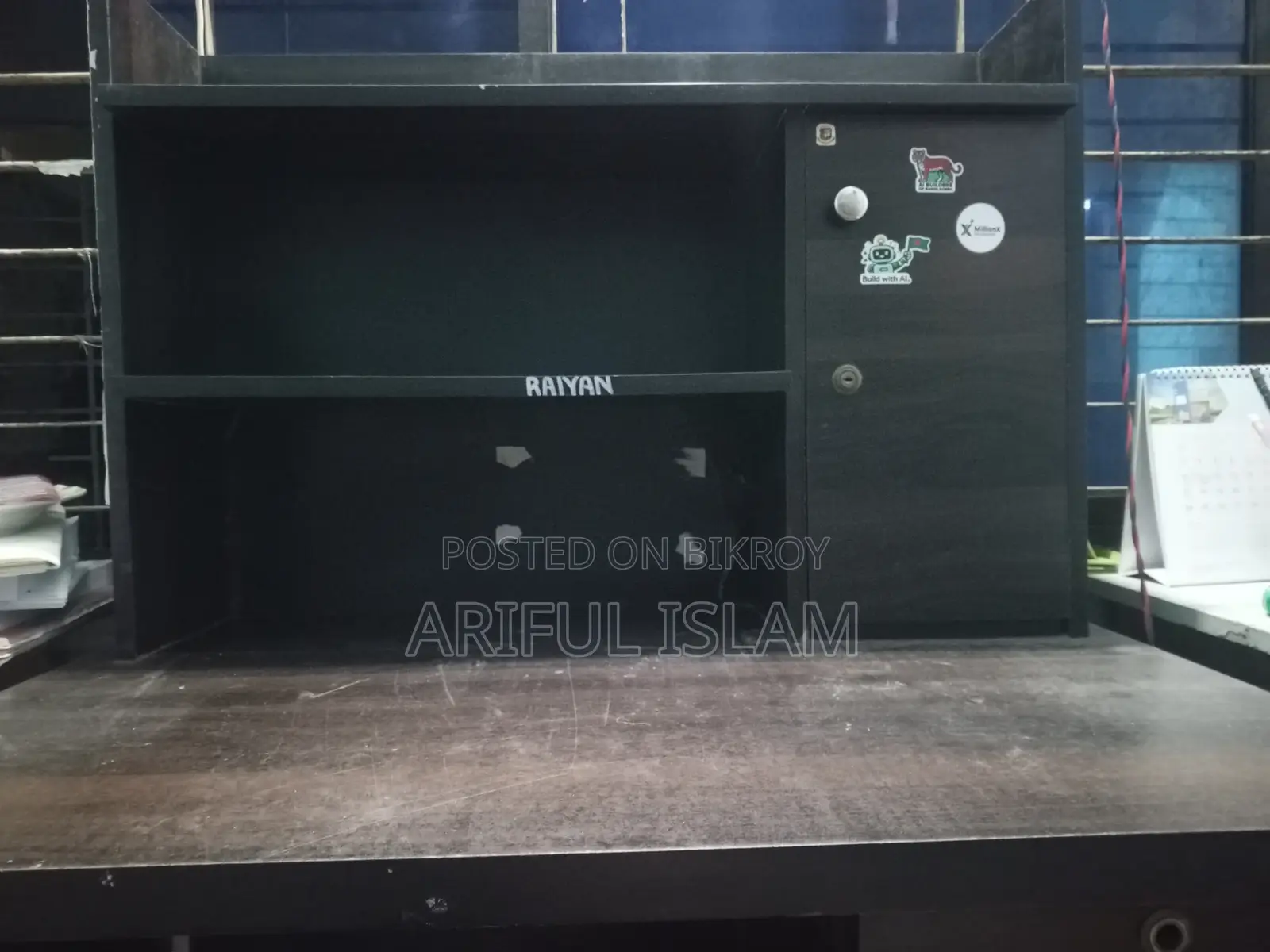 পুরাতন টেবিল বিক্রয়।
