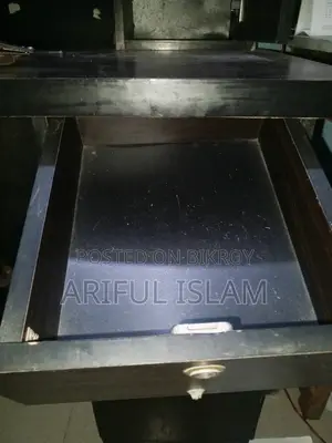 পুরাতন টেবিল বিক্রয়।