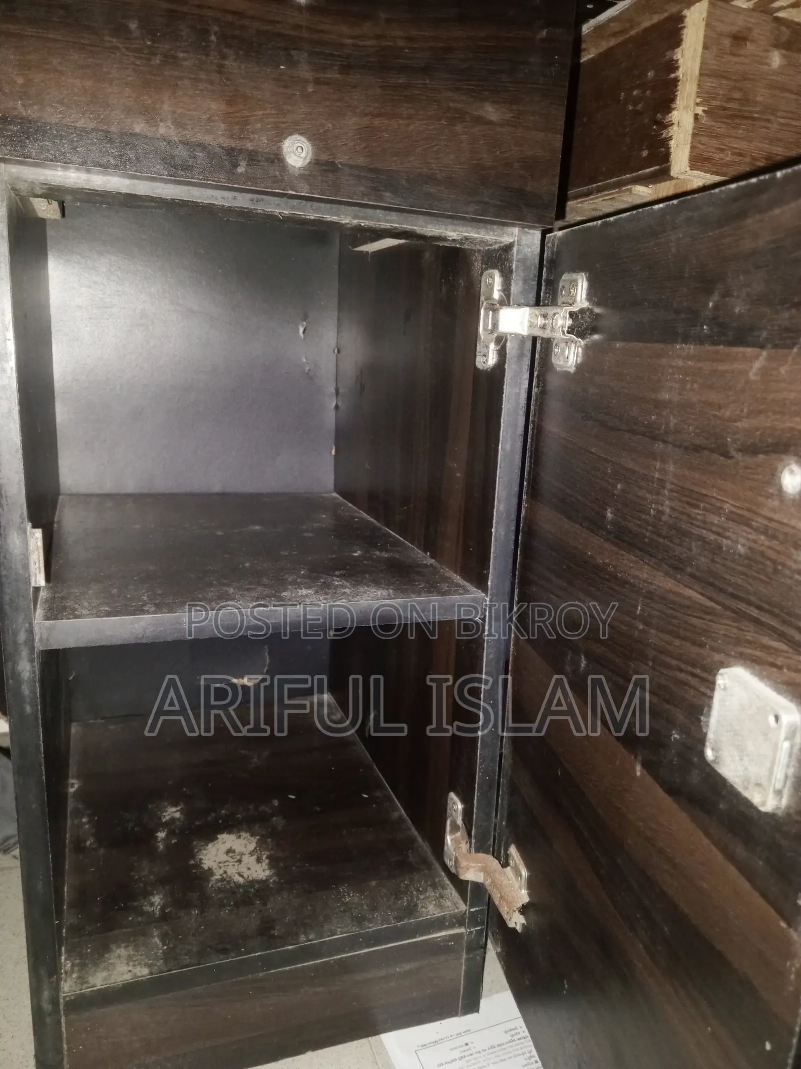 পুরাতন টেবিল বিক্রয়।