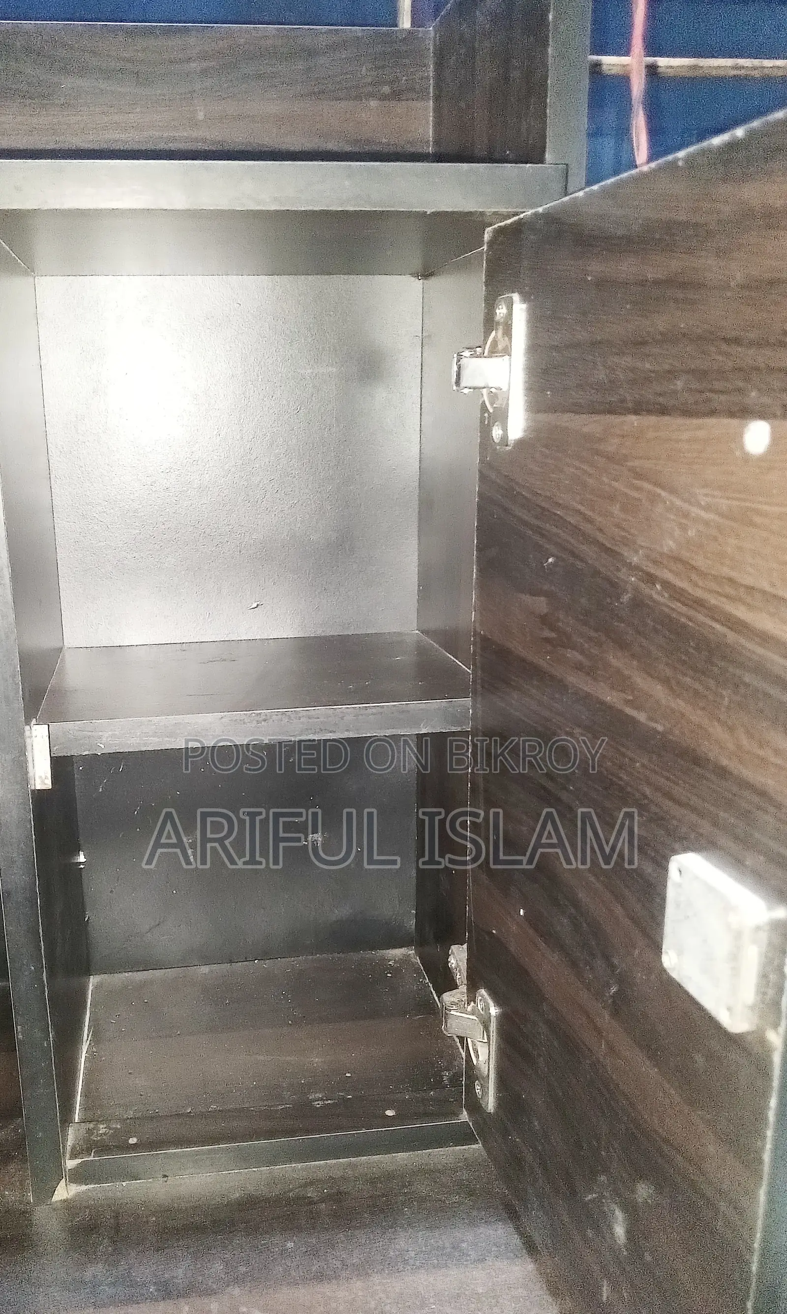 পুরাতন টেবিল বিক্রয়।