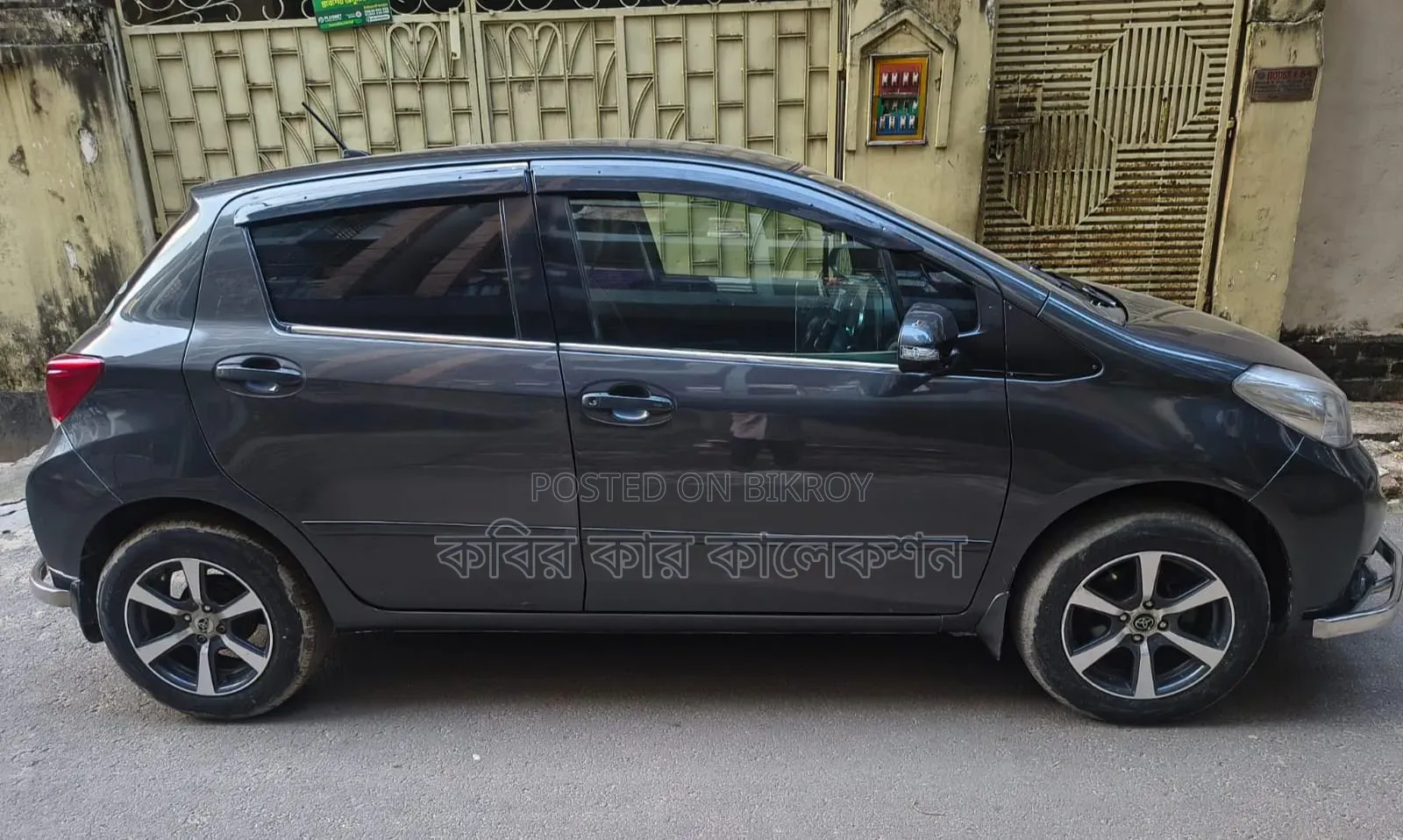 Toyota Vitz 2011 Gray