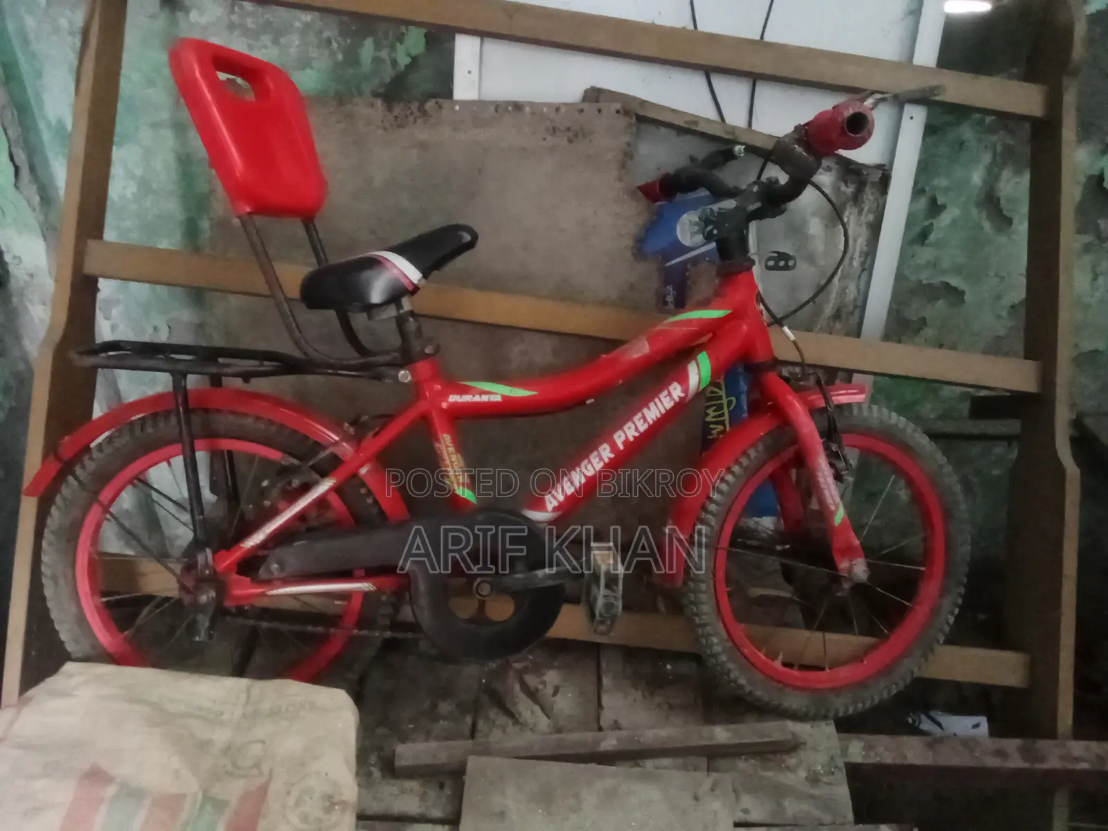 একটি বাচ্চাদের সাইকেল বিক্রি করা হবে