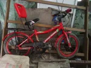 একটি বাচ্চাদের সাইকেল বিক্রি করা হবে