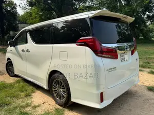 টয়োটা আলফার্ড ২.৫ হাইব্রিড এডব্লিউডি ২০১৯ পার্ল