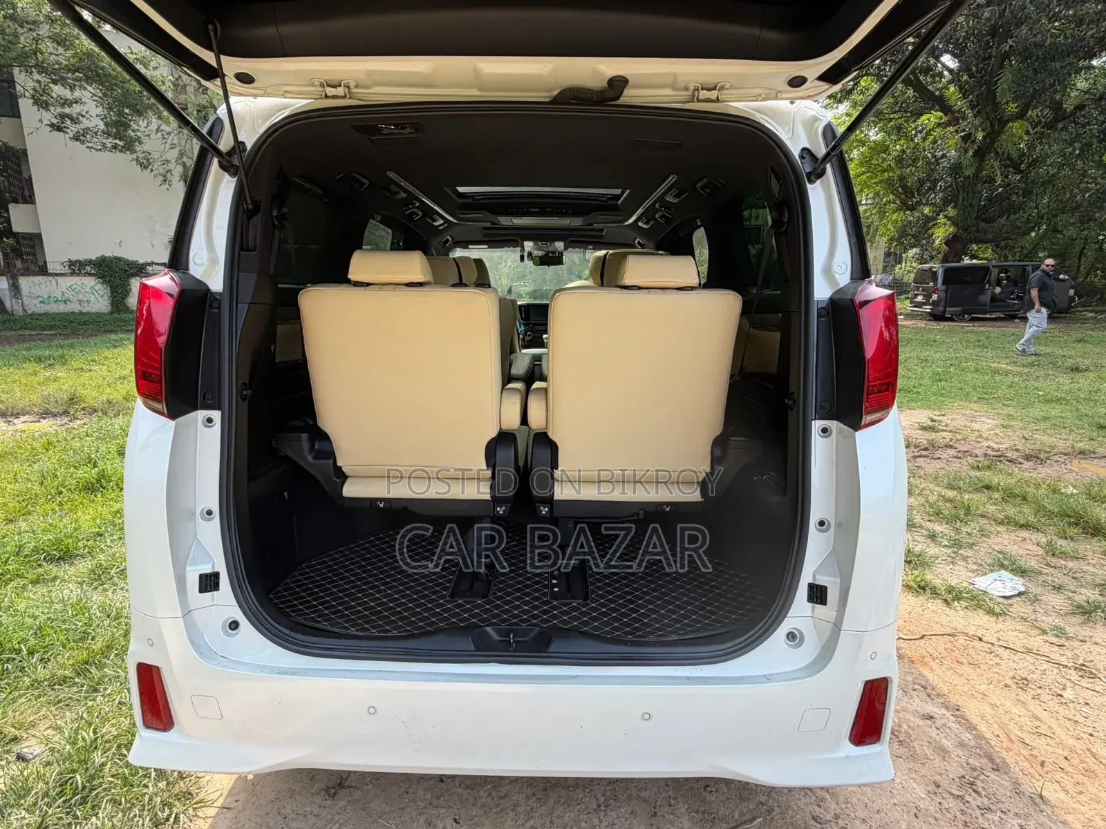 Toyota Alphard 2.5 Hybrid AWD 2019 Pearl