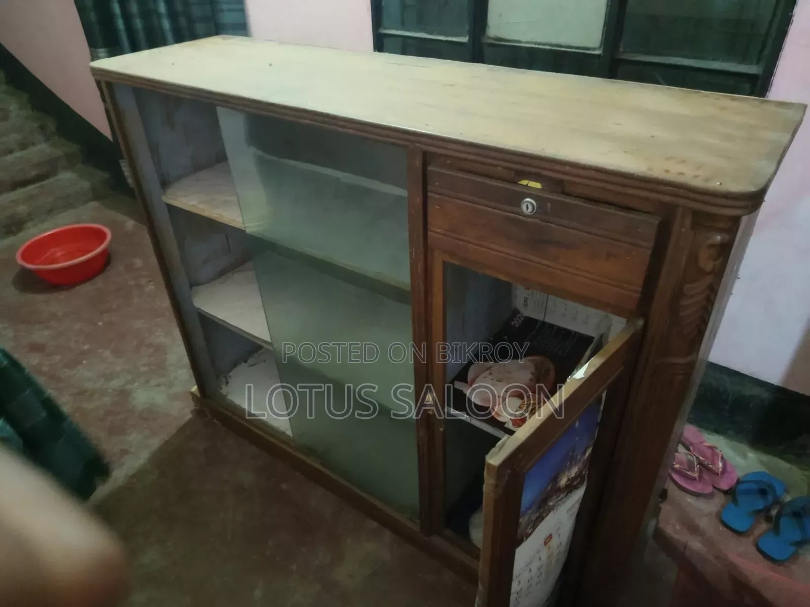 ব্যবহৃত আলমারি