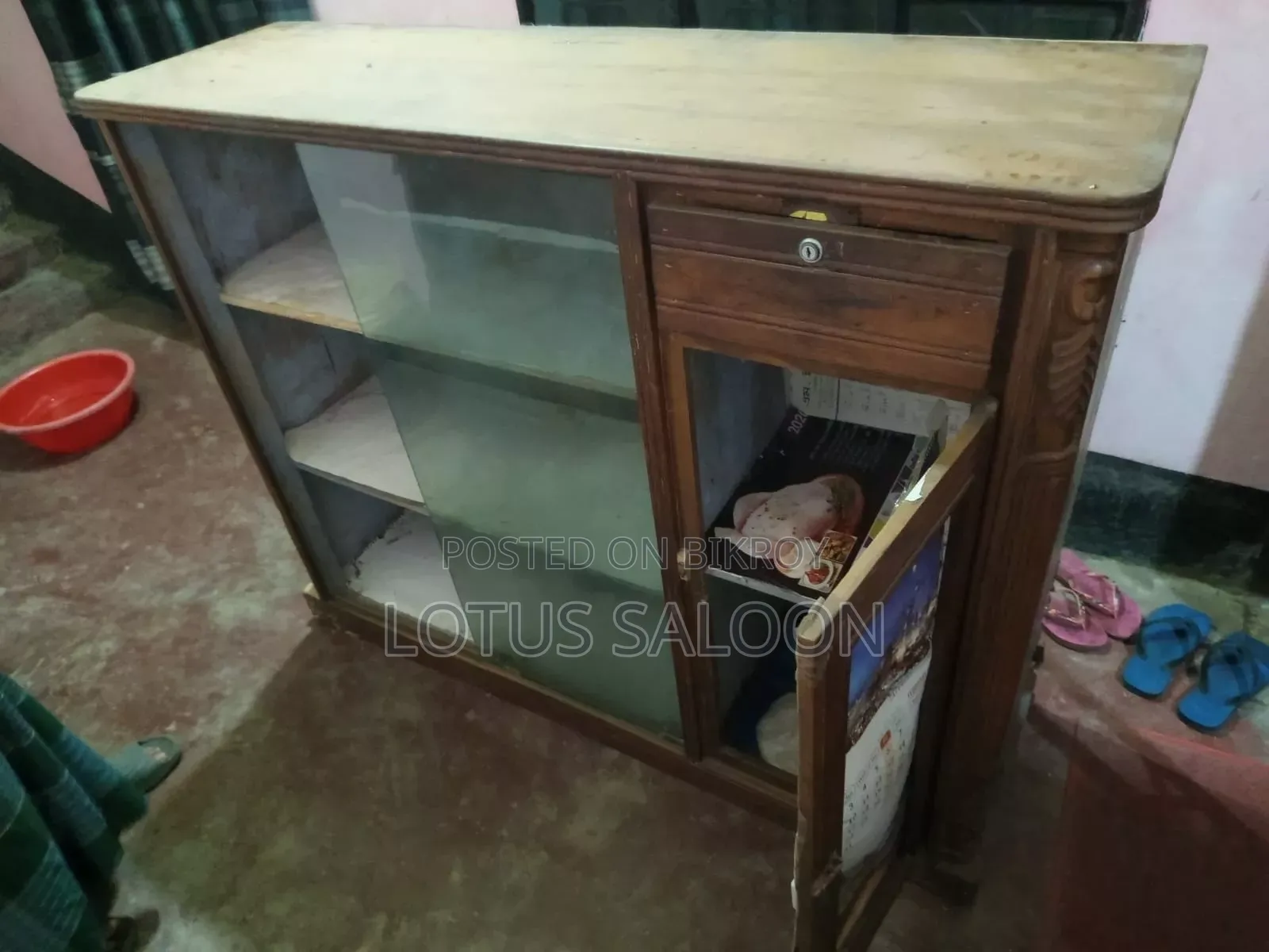 ব্যবহৃত আলমারি
