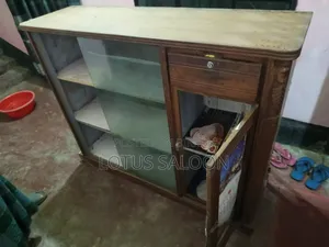 ব্যবহৃত আলমারি