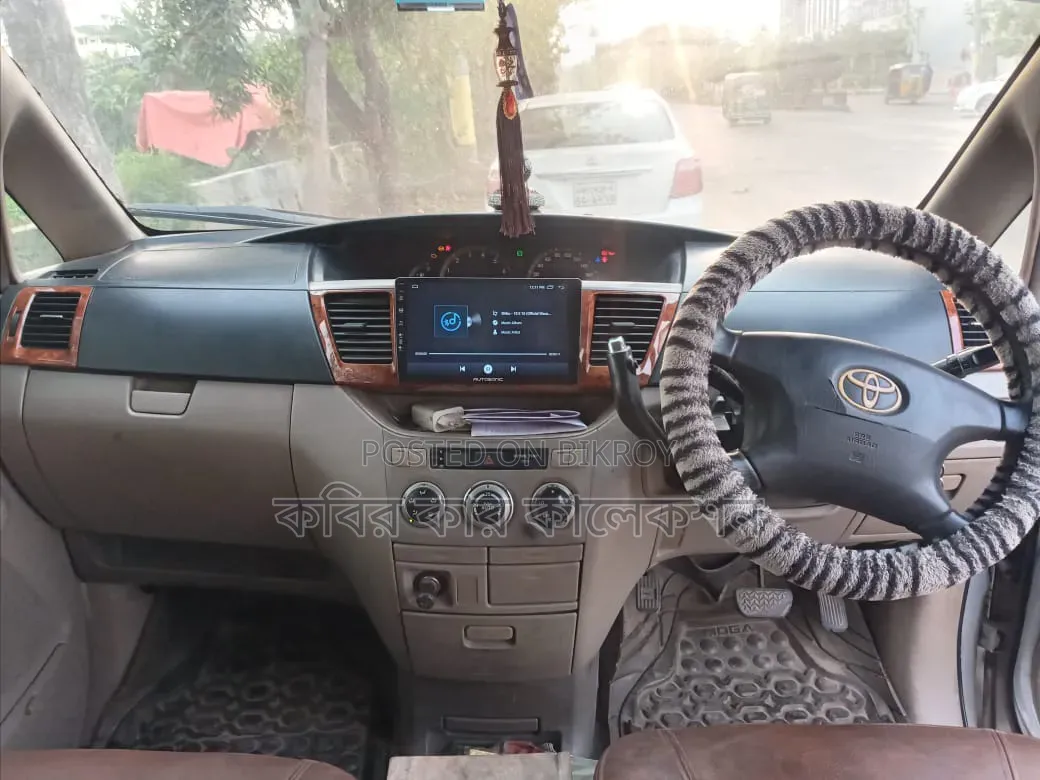 Toyota Noah 2003 Silver