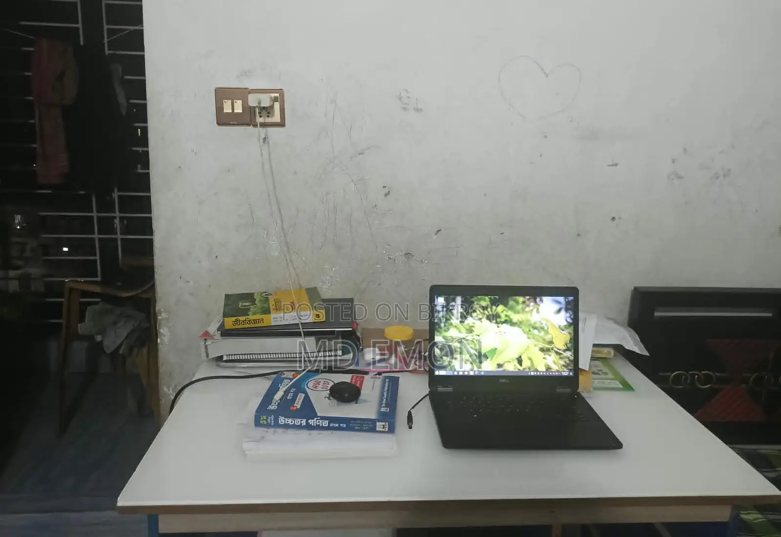স্টাডি টেবিল