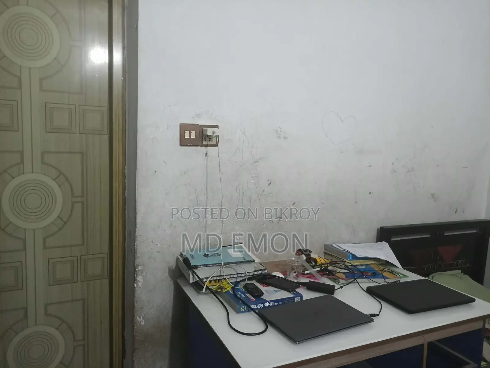 স্টাডি টেবিল
