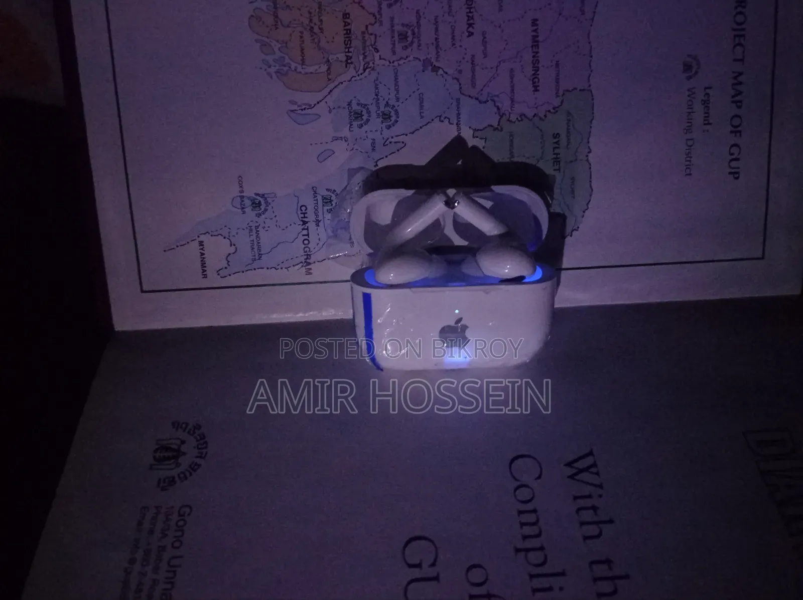 একটি নিউ হেডফোন বিক্রি করা হবে।