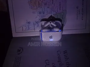 একটি নিউ হেডফোন বিক্রি করা হবে।