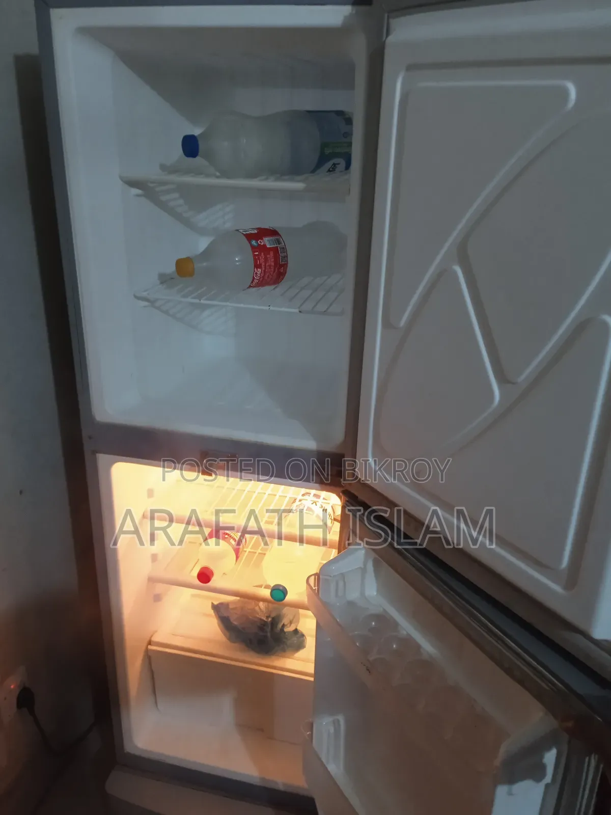 একটা ফ্রিজ বিক্রয় হবে