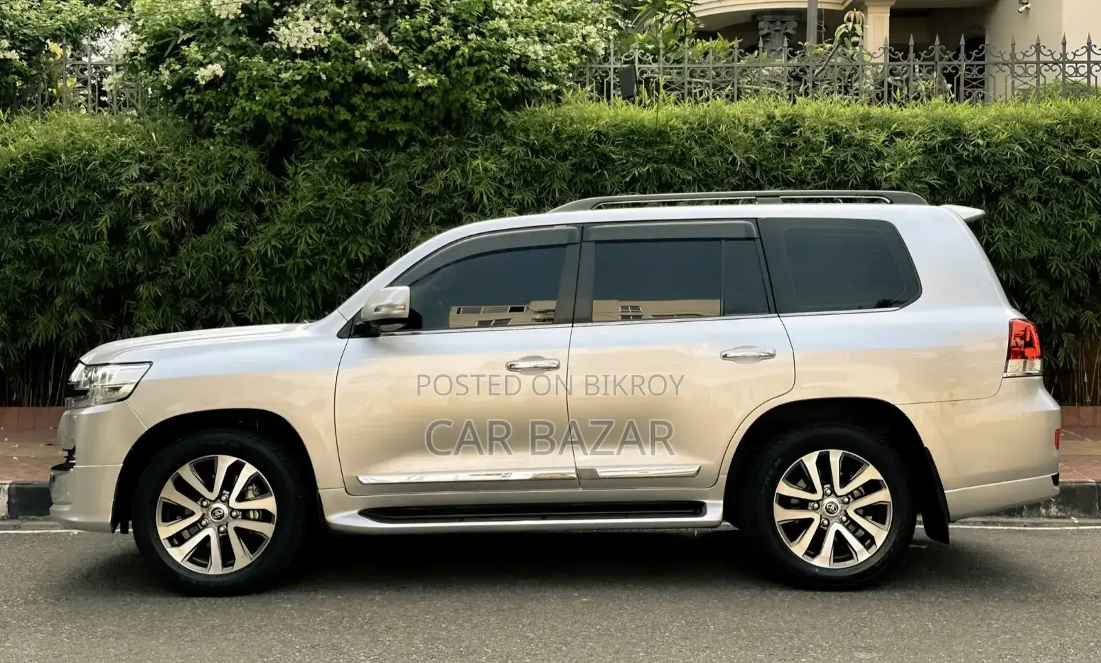Toyota Land Cruiser 4.5 V8 VXR 2020 Silver