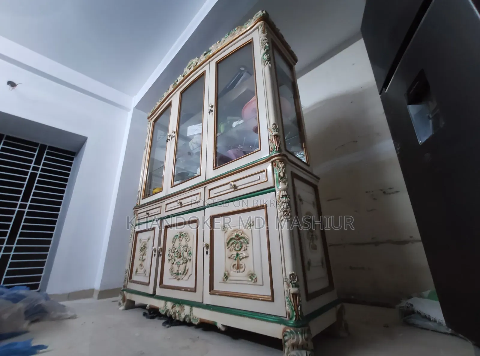 Vintage Heavy Wooden Display Cabinet / Showcase - Elegant Furniture