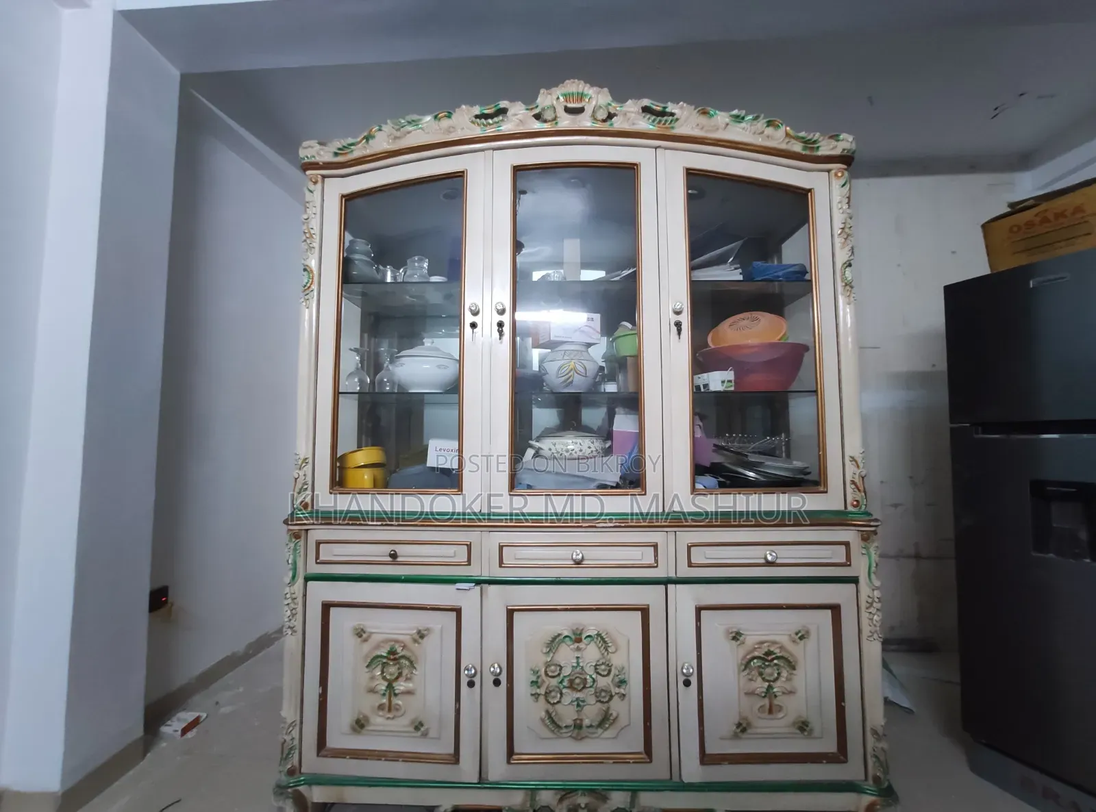 Vintage Heavy Wooden Display Cabinet / Showcase - Elegant Furniture