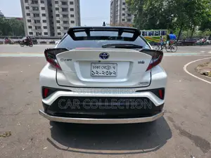Toyota C-Hr XLE Prermium FWD (2.0L 4cyl 2AM) 2018 Pearl
