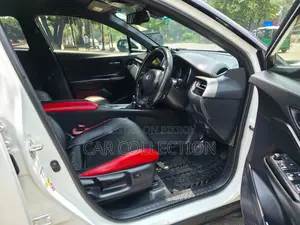 Toyota C-Hr XLE Premium FWD (2.0L 4cyl 2AM) 2018 Pearl