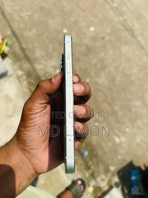 Apple iPhone 15 128 GB Green