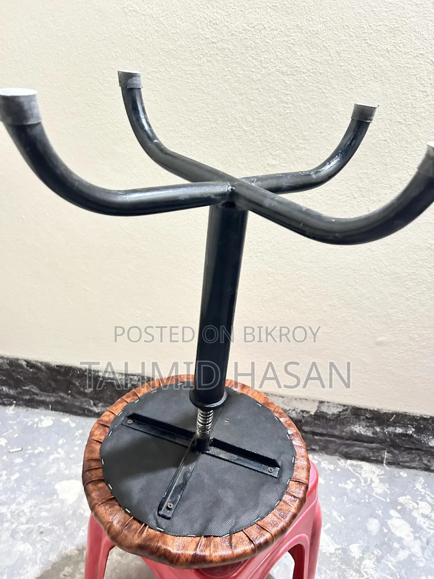 Adjustable Round Revolving Stool