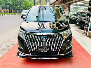 টয়োটা এস্কয়ার ২০১৭ ব্ল্যাক