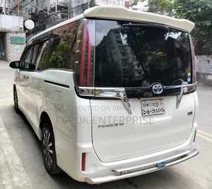 Toyota Esquire 1.8 FWD Hybrid (7 Seater) 2017 Pearl