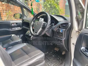 Toyota Esquire 1.8 FWD Hybrid (7 Seater) 2017 Pearl