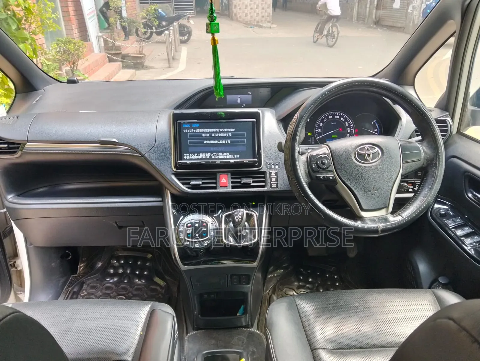 Toyota Esquire 1.8 FWD Hybrid (7 Seater) 2017 Pearl