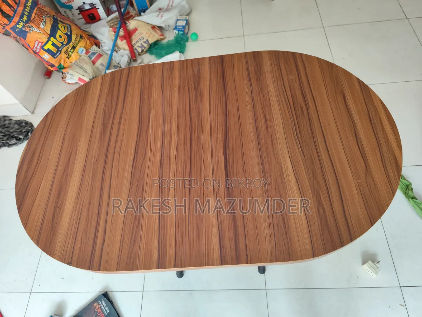 ডাইনিং টেবিল টি বিক্রি হবে